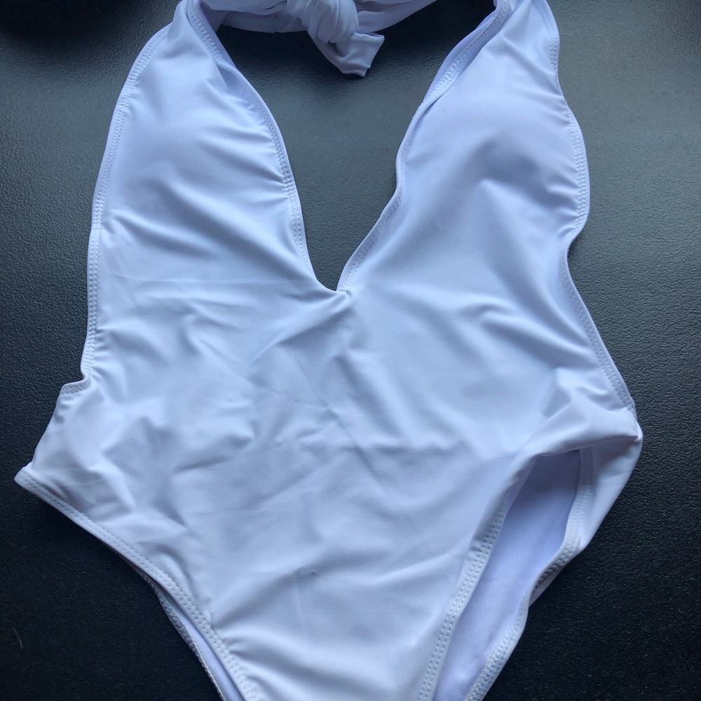 Cross Cross Plunging One-Piece Swimsuit - Picture 6 of 7